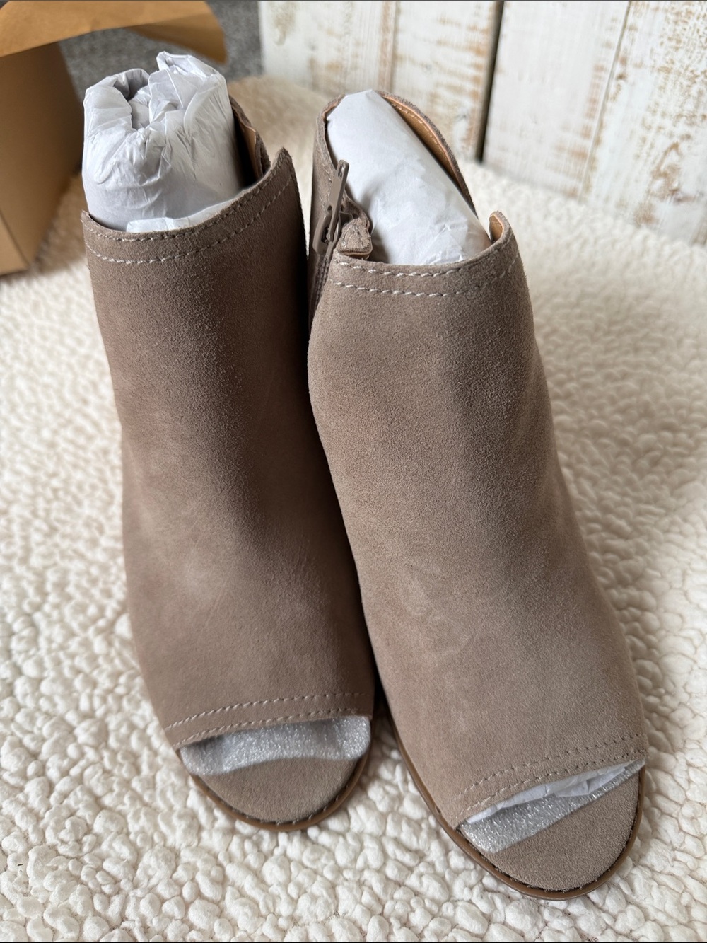 LUCKYBRAND Women’s Jareen Bootie Size 8.5 Stonerock Oiled Suede BNIB